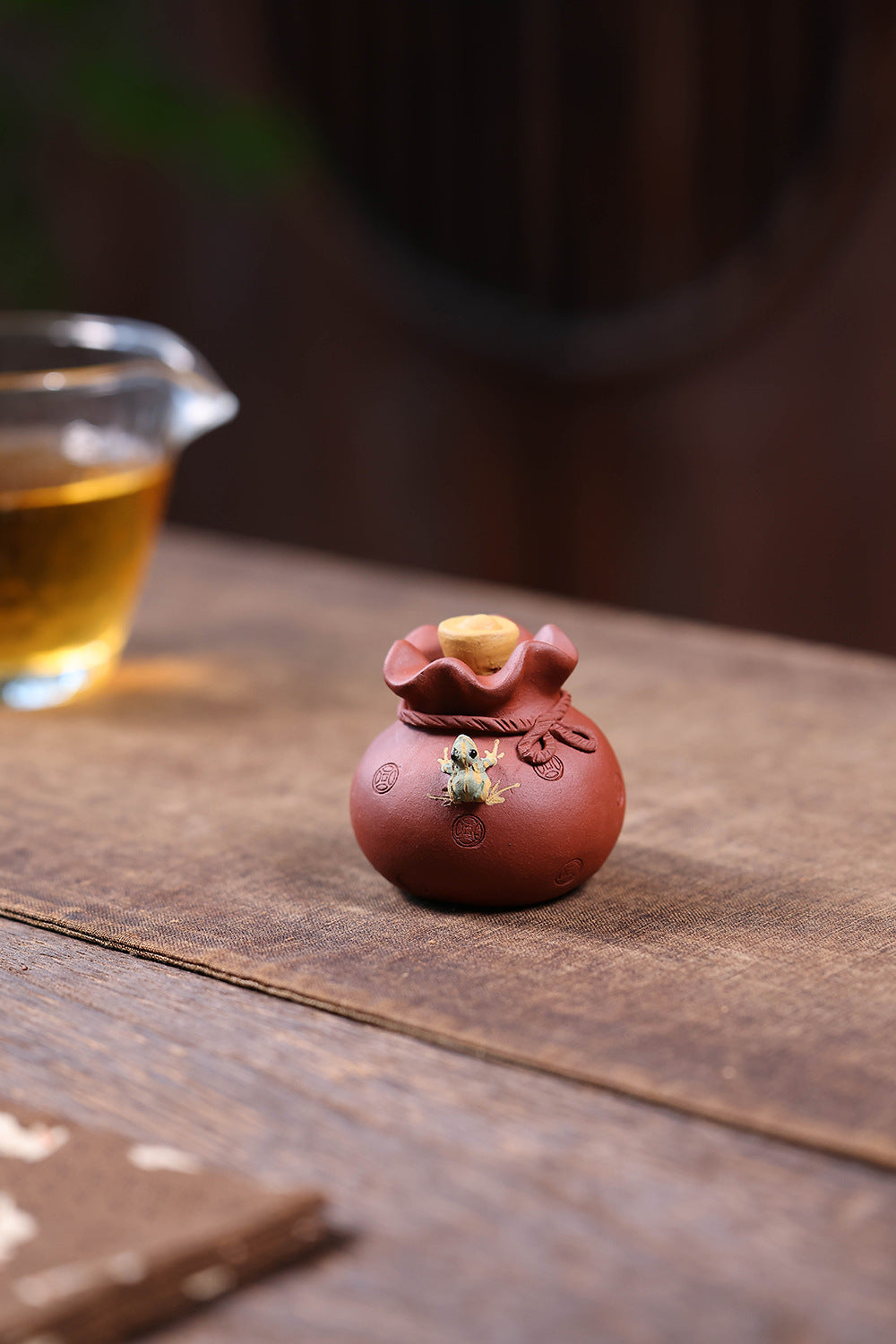 Gohobi Yixing Purple Clay Money Bag Frog Tea Pet – Handmade Lucky Ornament