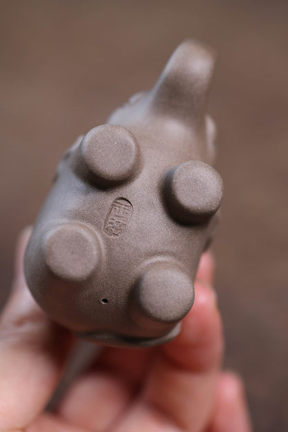 Gohobi Yixing Purple Clay Elephant Lid Holder – Handmade Teapot Lid Rest