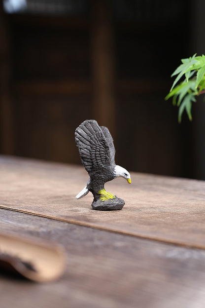 Gohobi Yixing Purple Clay Eagle Tea Pet – Hand-Painted Bird Ornament
