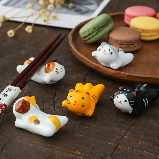 Gohobi Ceramic Front Lying Cat Chopstick Rest