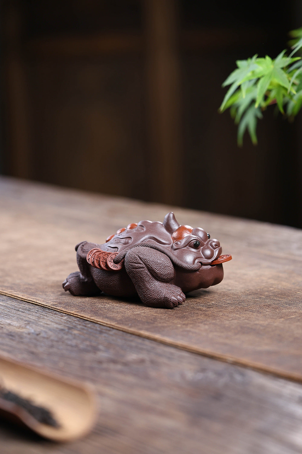 Gohobi Yixing Purple Clay Flame Golden Toad Tea Pet – Handmade Lucky Three-Legged Toad Ornament