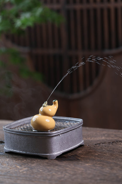 Gohobi Yixing Purple Clay Gourd Frog Tea Pet – Handmade Water-Spraying Ornament
