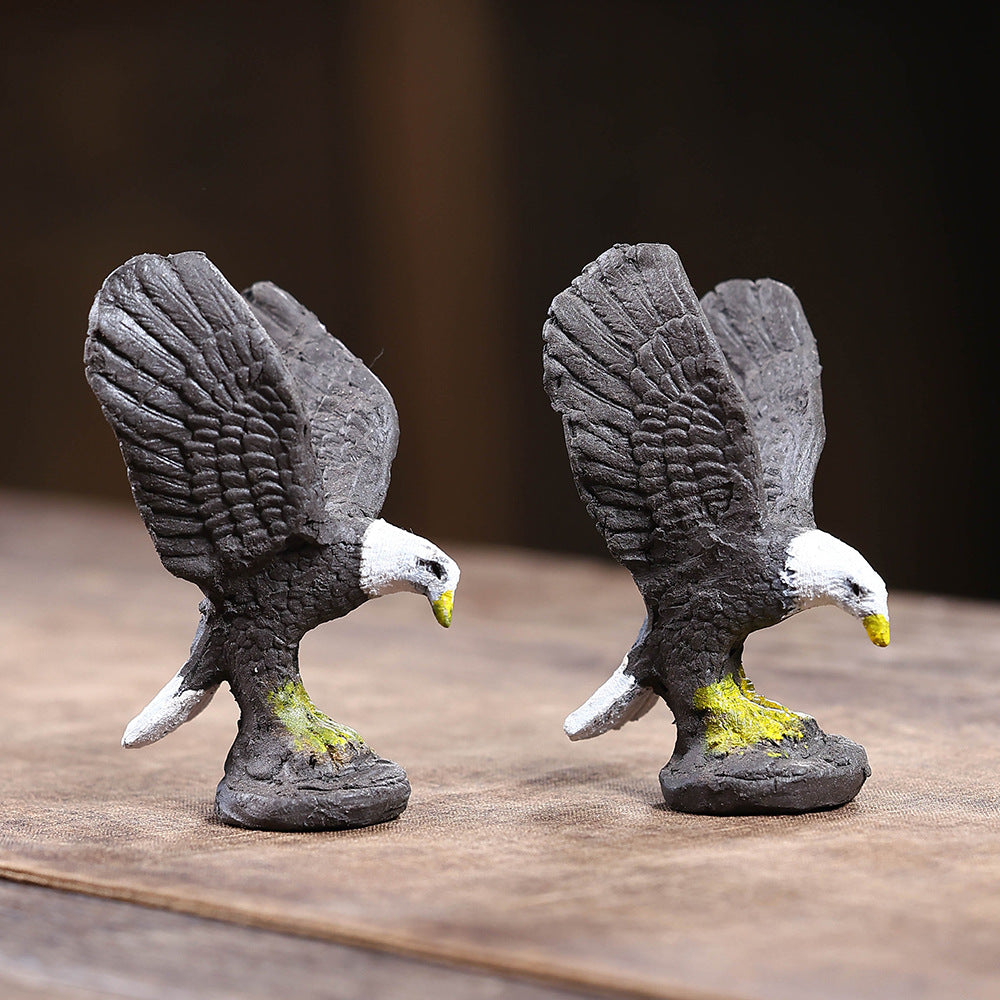 Gohobi Yixing Purple Clay Eagle Tea Pet – Hand-Painted Bird Ornament