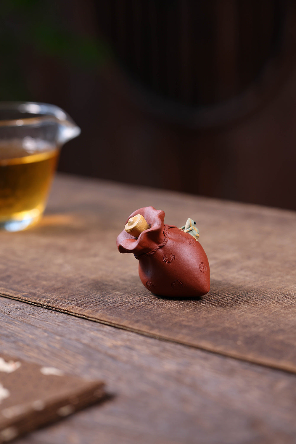 Gohobi Yixing Purple Clay Money Bag Frog Tea Pet – Handmade Lucky Ornament