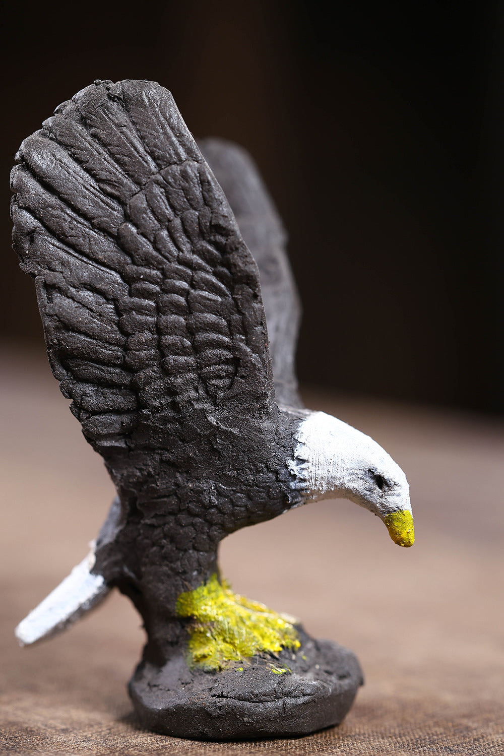 Gohobi Yixing Purple Clay Eagle Tea Pet – Hand-Painted Bird Ornament