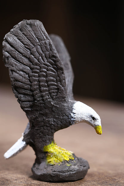 Gohobi Yixing Purple Clay Eagle Tea Pet – Hand-Painted Bird Ornament