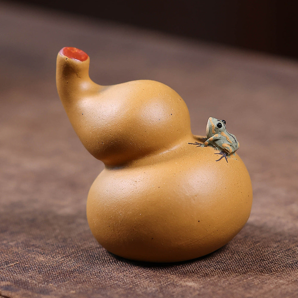 Gohobi Yixing Purple Clay Gourd Frog Tea Pet – Handmade Water-Spraying Ornament