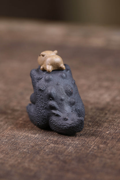 Gohobi Zisha Capybara & Crocodile Tea Pet Figurine