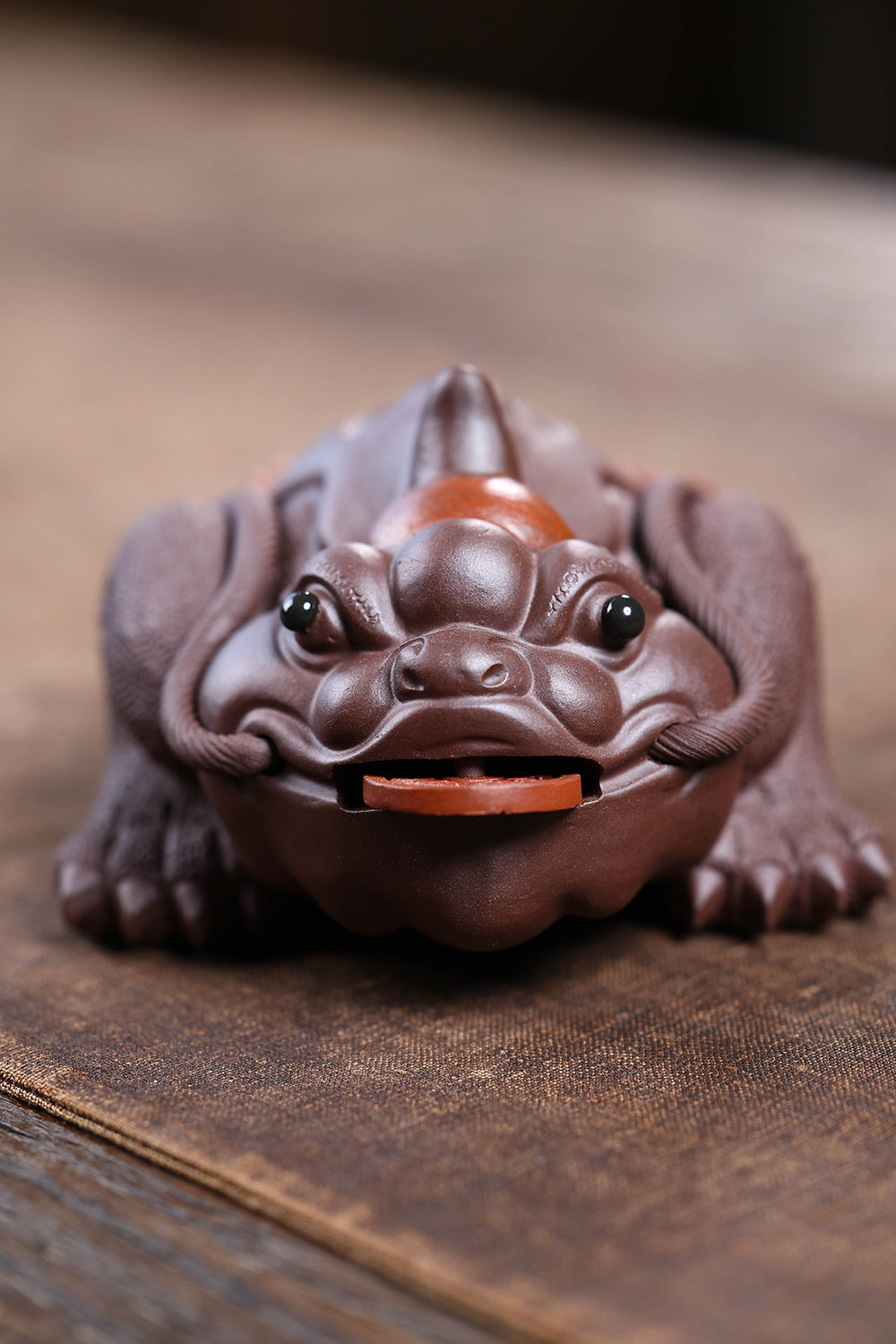 Gohobi Yixing Purple Clay Flame Golden Toad Tea Pet – Handmade Lucky Three-Legged Toad Ornament