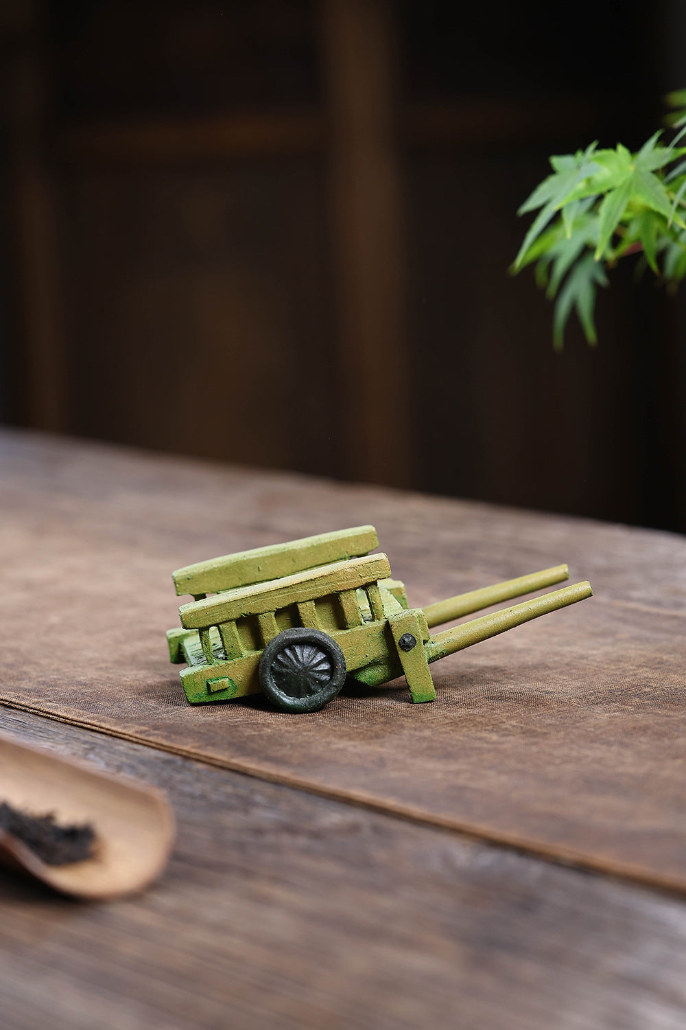 Gohobi Yixing Purple Clay Bamboo Trolley Tea Pet – Handmade Tea Table Ornament