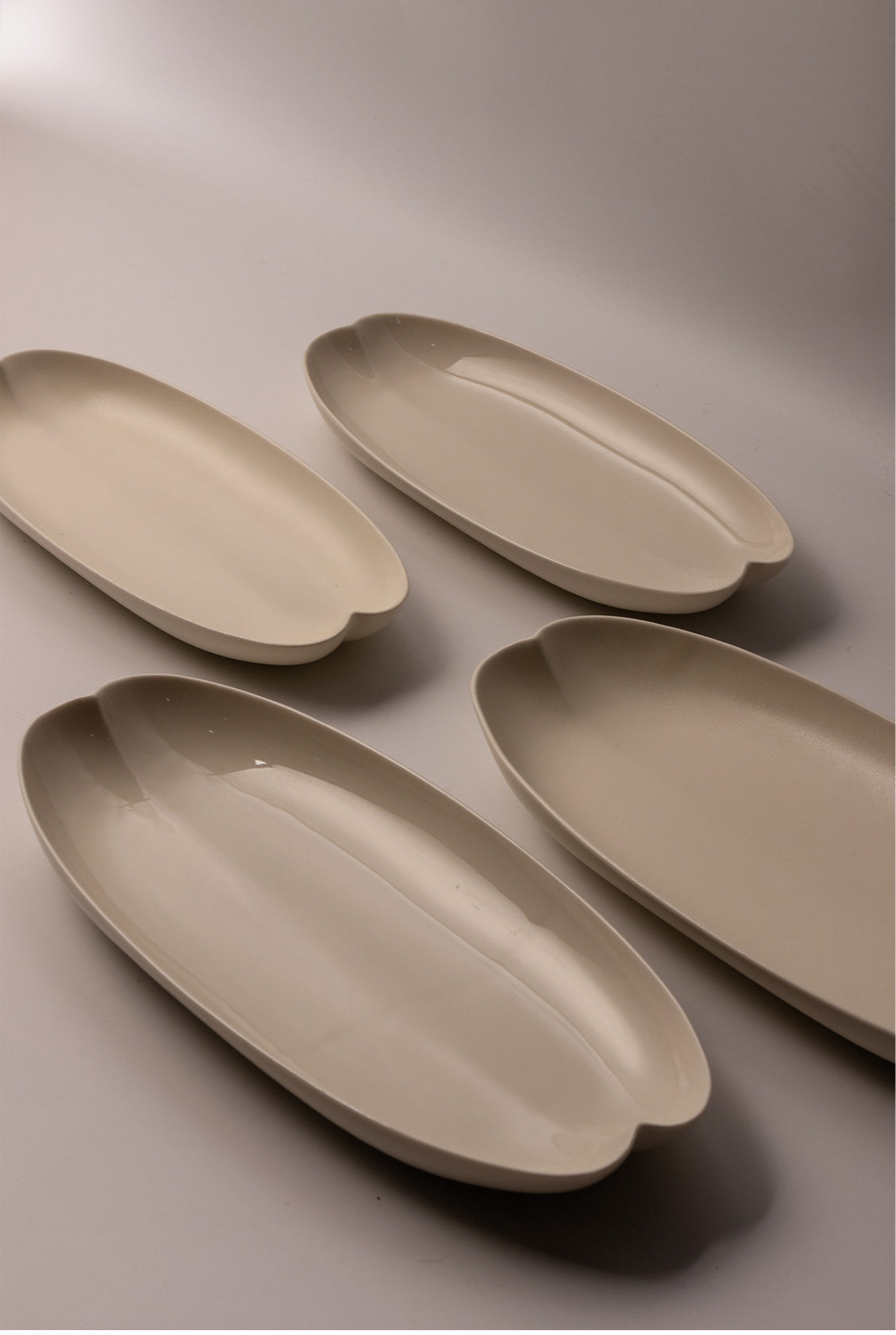 Gohobi Painted Matte Long Kwai Kou Plate