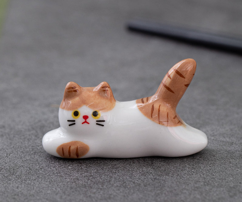 Gohobi Ceramic Lying Cat Chopstick Rest