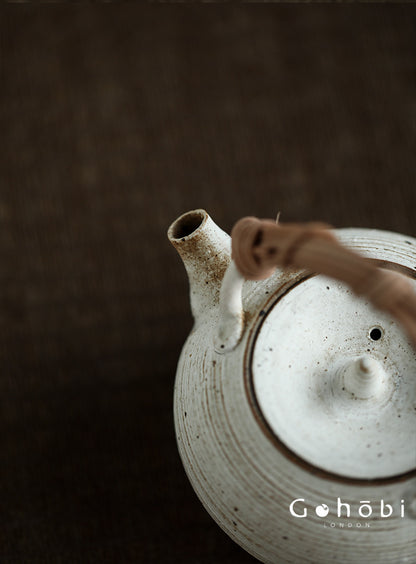Gohobi Insect-Eaten Shino Handmade Teapot – Japanese Retro Wabi-Sabi Beam Pot (300–400ml)