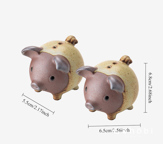 [Made in Japan] Gohobi Japanese Handmade Coarse Pottery Pig Seasoning Bottles Condiment Shakers (A set of 2)