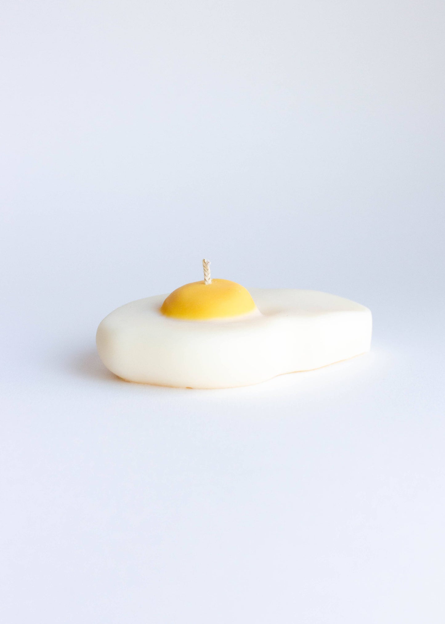 HereThe Oeuf au Plat / Fried Egg Candle