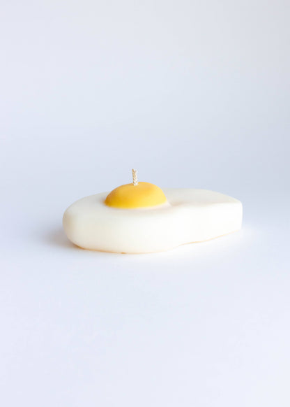 HereThe Oeuf au Plat / Fried Egg Candle