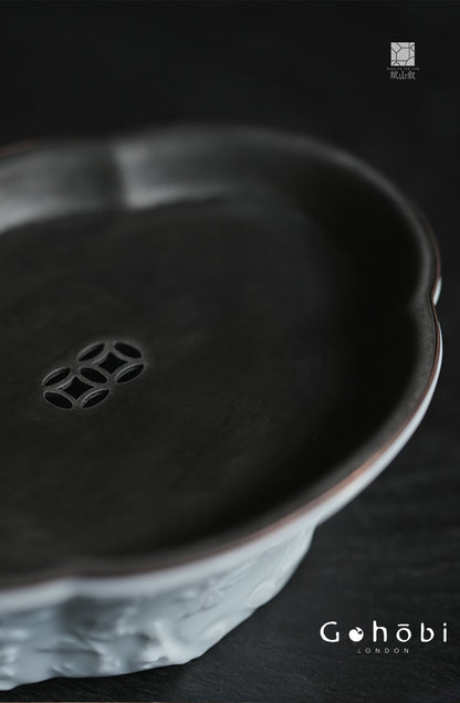 [賦山敘 x Gohobi] Gohobi Begonia Carved Tin Lid Tea Boat – Ceramic Dry Brew Tea Tray with Water Storage