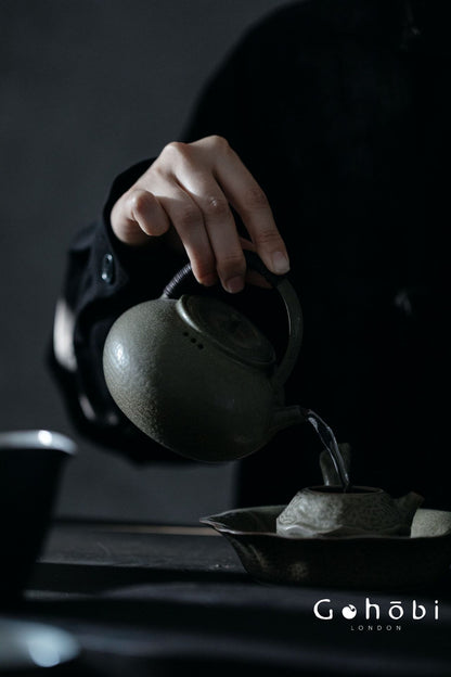 Gohobi Handmade Rattan Beam Teapot – Artisan Pottery Brewing Kettle (400ml, 2 Colours)