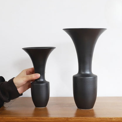Gohobi Japanese Ikebana Flower Arranger Vase – Minimalist Ceramic Decorative Vessel