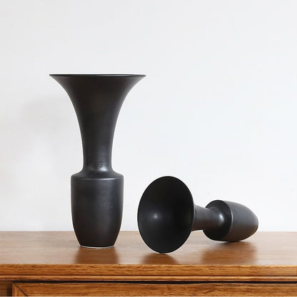 Gohobi Japanese Ikebana Flower Arranger Vase – Minimalist Ceramic Decorative Vessel