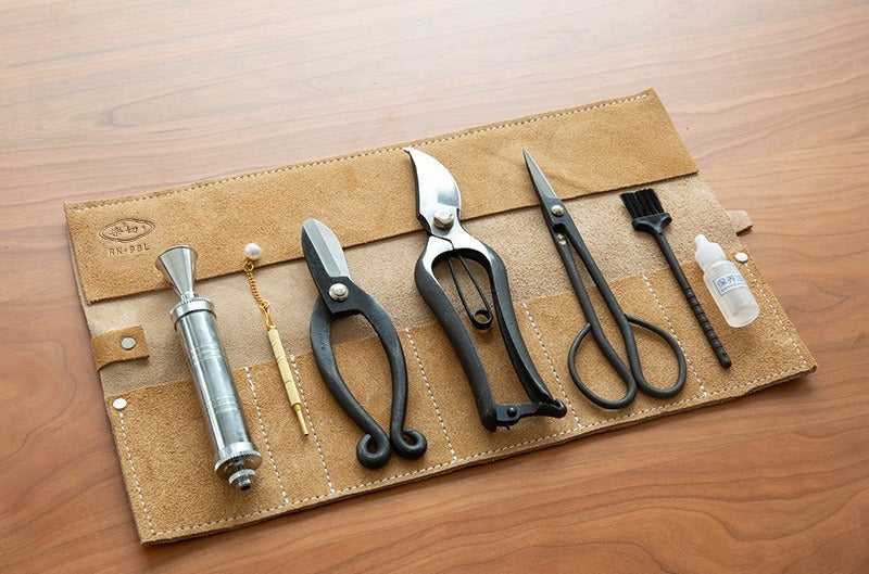 Gohobi Japanese Ikebana Florist Tool Kit – Flower Scissors, Water Injector & Tool Bag Set