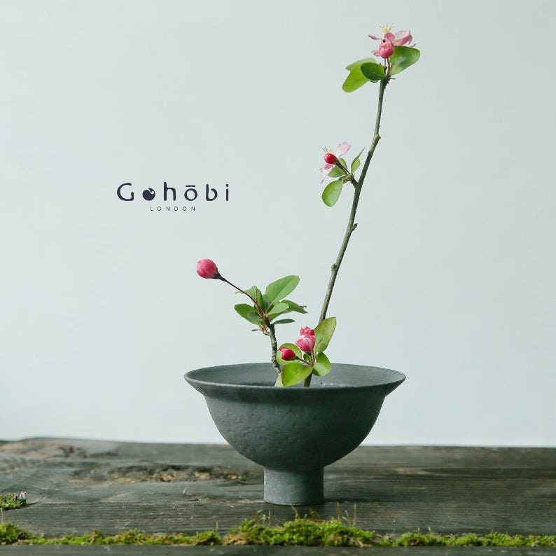 Gohobi Classic Black & White Ikebana Vase