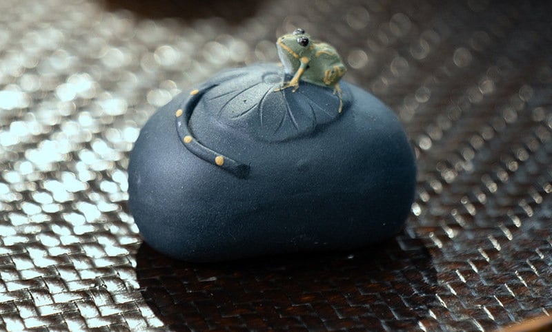 Gohobi Handmade ceramic YiXing clay blue lotus and Frog Tea ornaments Tea pets Chinese Gongfu tea Japanese Chado unique ornaments