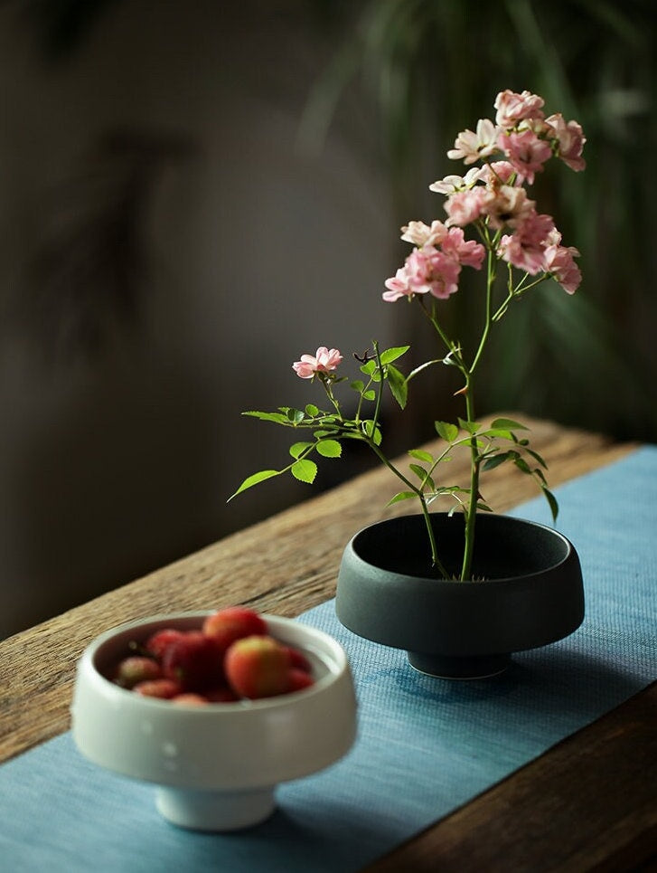 Gohobi Modern Black & White Ikebana Vase