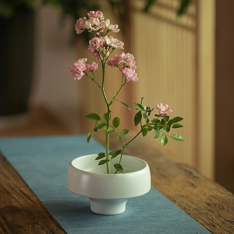 Gohobi Modern Black & White Ikebana Vase