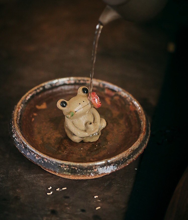 Gohobi Handmade Ceramic Frog Incense Holder Ornament